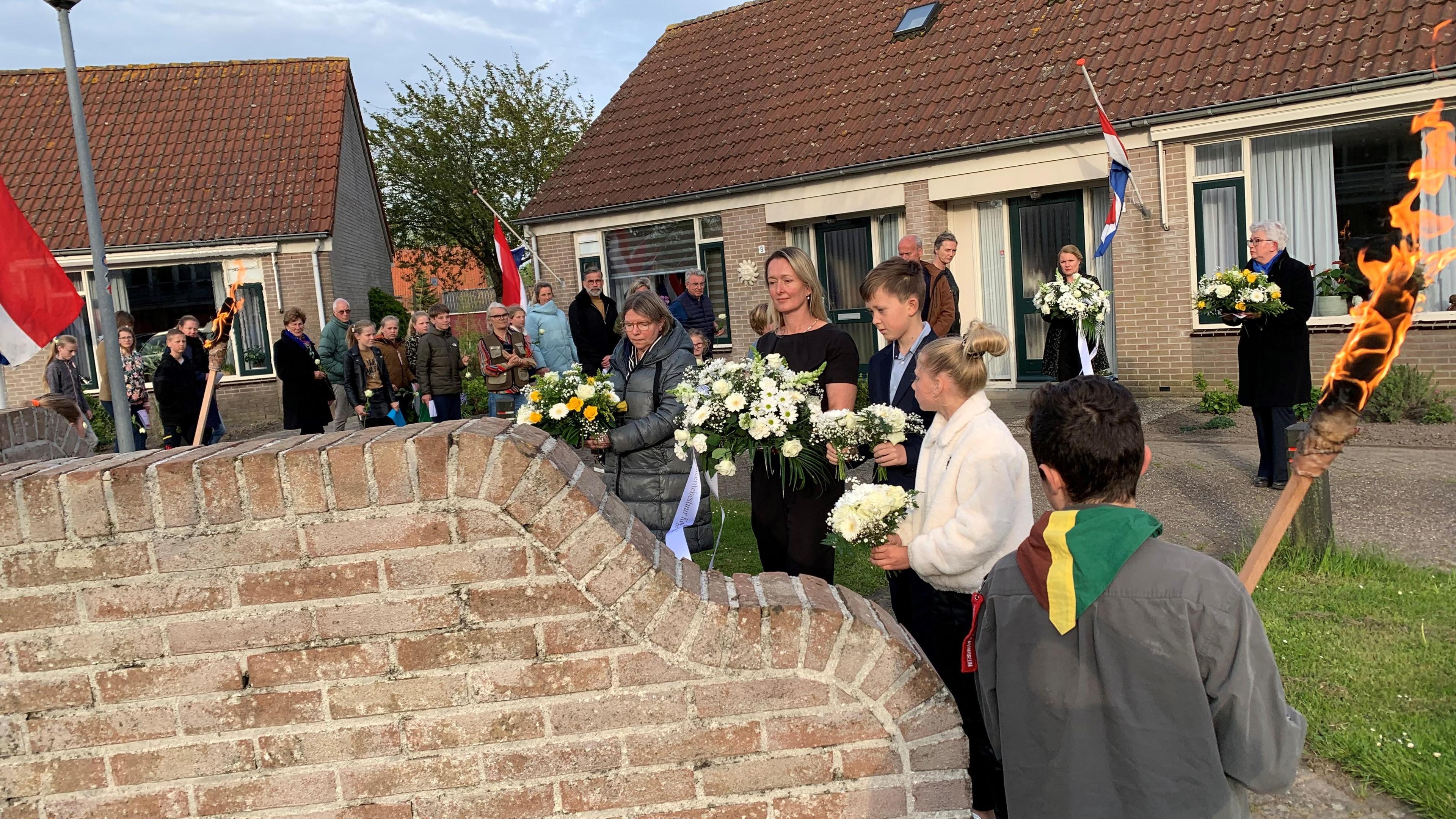 Zwijgzaam op weg naar de Gerard Veldmanbrug die herinnert aan de slag bij Rustenburg. Ursemmers herd